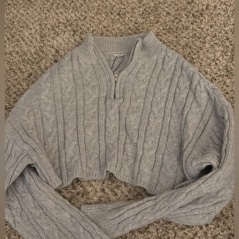 Knit cropped sweater, from garage clothing. Size xs.